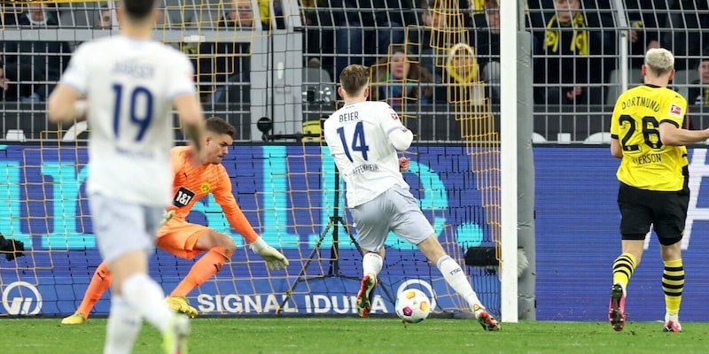 Bundesliga, il Borussia Dortmund crolla in casa: al Friburgo non basta Grifo 1 7350668