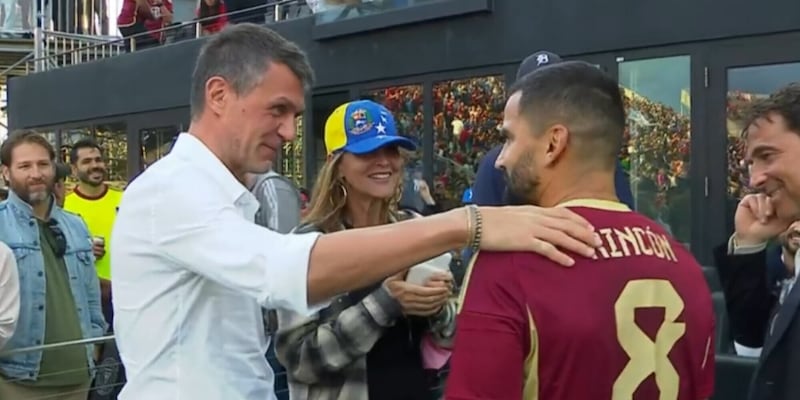 Maldini, la moglie venezuelana scatenata allo stadio: il motivo 1 3977099