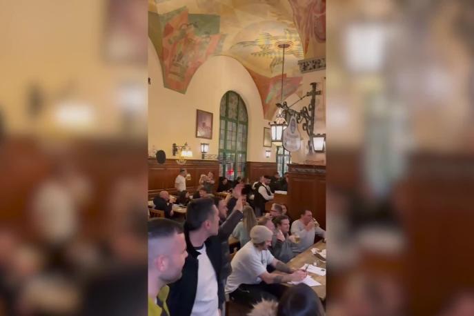 I cori dei tifosi laziali nella birreria cara a Hitler 1 5435870
