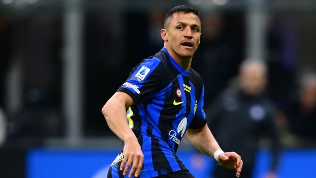 Inter, contro il Cagliari Sanchez in coppia con Thuram. Titolari anche Mkhitaryan e Darmian 1 Inter, contro il Cagliari Sanchez in coppia con Thuram. Titolari anche Mkhitaryan e Darmian