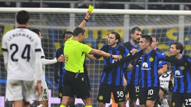 "Basta 22 calciatori attorno all'arbitro": la novità annunciata da Rosetti 1 "Basta 22 calciatori attorno all'arbitro": la novità annunciata da Rosetti