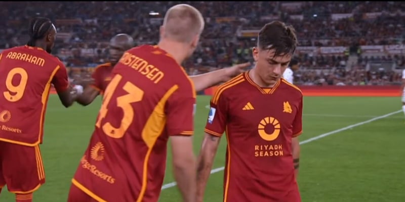 Dybala entra e viene sostituito, tifosi e speaker in silenzio: cosa è successo 1 Dybala entra e viene sostituito, tifosi e speaker in silenzio: cosa è successo