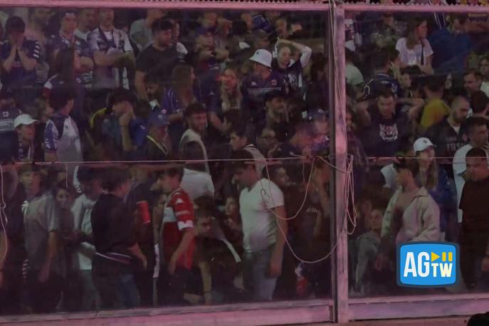 Gol Olympiacos, la reazione dei tifosi viola al Franchi 1 Gol Olympiacos, la reazione dei tifosi viola al Franchi