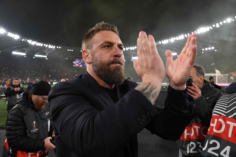 Candela promuove De Rossi: "Era l'unico che poteva sostituire Mourinho" 1 Candela promuove De Rossi: "Era l'unico che poteva sostituire Mourinho"