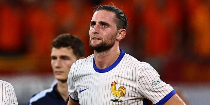 Rabiot, svaligiata la casa della madre-agente: i dettagli 1 Rabiot, svaligiata la casa della madre-agente: i dettagli