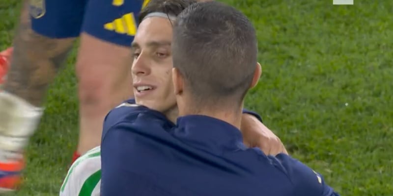 Il gesto di Mancini verso Calafiori dopo Spagna-Italia: l'abbraccio è virale 1 Il gesto di Mancini verso Calafiori dopo Spagna-Italia: l'abbraccio è virale