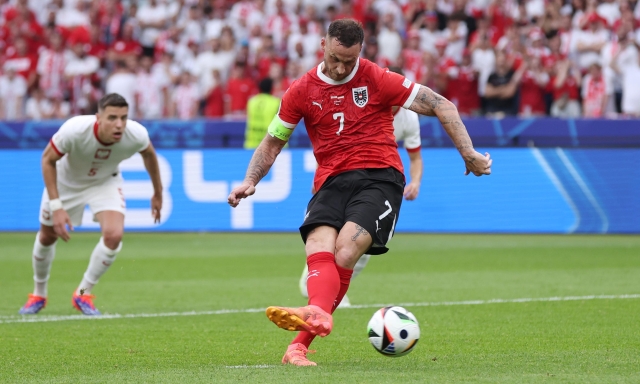 De Vrij vs Arnautovic, duello interista: basta sorrisi, è una serata da... nemici 1 De Vrij vs Arnautovic, duello interista: basta sorrisi, è una serata da... nemici