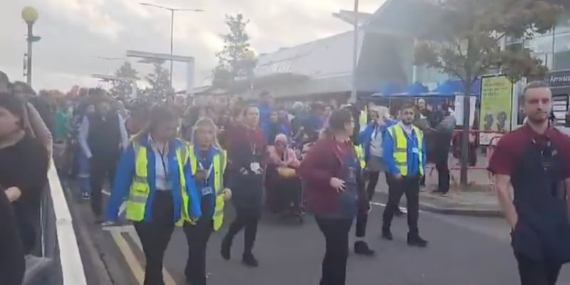 Paura per i tifosi del Bologna a Birmingham: allarme bomba, evacuato l'aeroporto 1 Paura per i tifosi del Bologna a Birmingham: allarme bomba, evacuato l'aeroporto