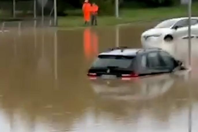 Ecco cosa è successo a Bologna: le immagini dell'alluvione 1 Ecco cosa è successo a Bologna: le immagini dell'alluvione