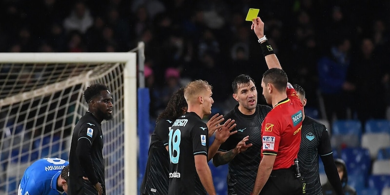 Moviola Napoli-Lazio: l'arbitro non brilla ma... 1 Moviola Napoli-Lazio: l'arbitro non brilla ma...