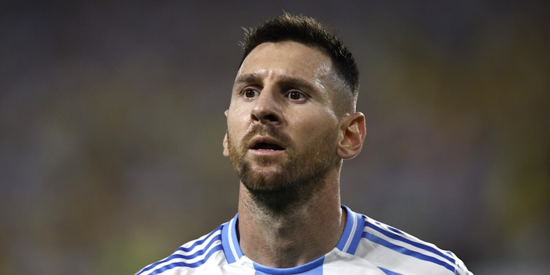 Messi attaccato dalla leggenda Gatti: "Nessuno gli ha dato calci, Maradona invece..." 1 Messi attaccato dalla leggenda Gatti: "Nessuno gli ha dato calci, Maradona invece..."