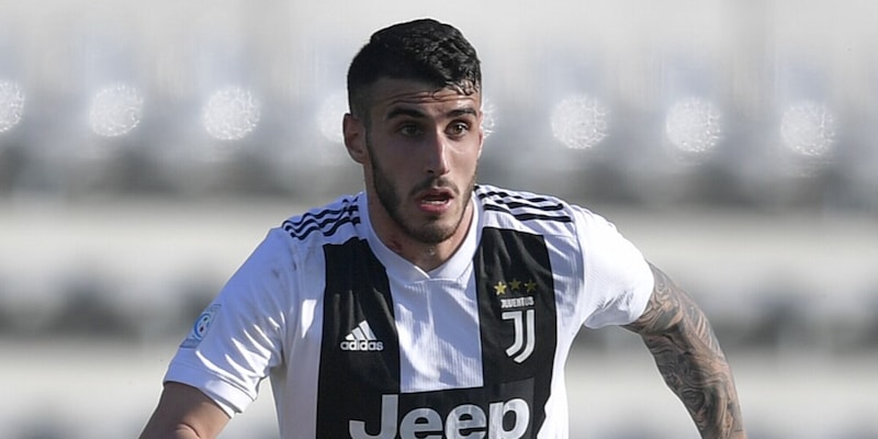 Ex Juve si ritira a 26 anni dopo la battaglia contro il tumore: la lettera è da brividi 1 Ex Juve si ritira a 26 anni dopo la battaglia contro il tumore: la lettera è da brividi