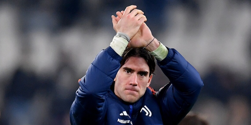 Vlahovic e la pace con i tifosi: "Dispiace per quello che è successo. Andiamo avanti uniti" 1 Vlahovic e la pace con i tifosi: "Dispiace per quello che è successo. Andiamo avanti uniti"