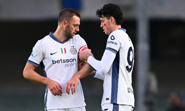Acerbi out, Pavard ko e Inzaghi ha le scelte obbligate: Inter contro la Lazio con i soliti 3 1 Acerbi out, Pavard ko e Inzaghi ha le scelte obbligate: Inter contro la Lazio con i soliti 3