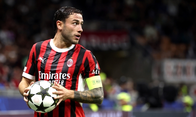 Calabria non ci sta: "Circolate falsità che creano divisione, rispetto per me e la squadra" 1 Calabria non ci sta: "Circolate falsità che creano divisione, rispetto per me e la squadra"