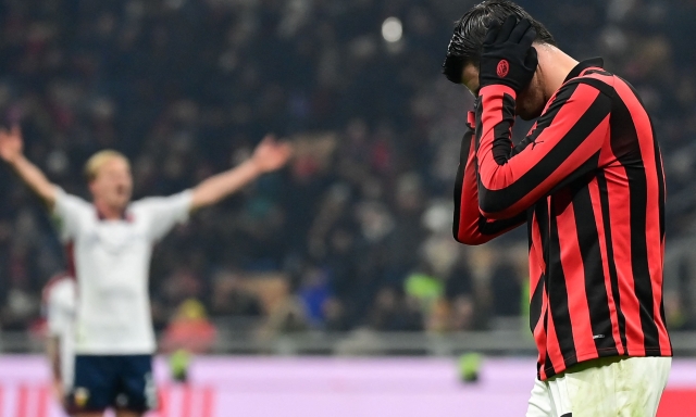 Milan, la contestazione continua davanti al locale della festa. Ibra e Furlani entrano dal retro 1 Milan, la contestazione continua davanti al locale della festa. Ibra e Furlani entrano dal retro