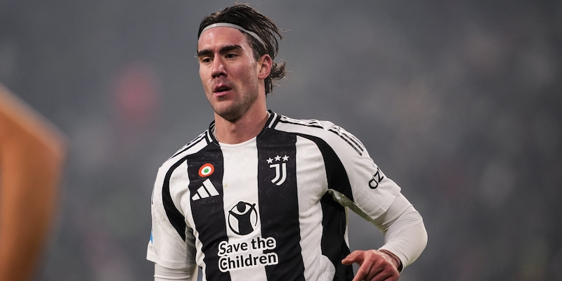 Vlahovic, ombre Arsenal e Kolo Muani: l'agente è a Torino ma la Juve... 1 Vlahovic, ombre Arsenal e Kolo Muani: l'agente è a Torino ma la Juve...