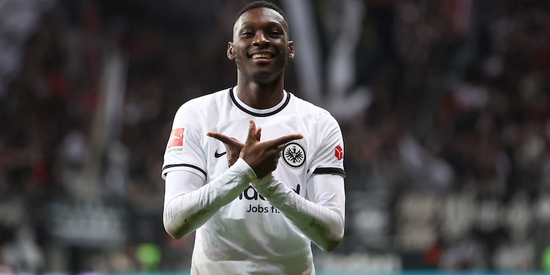 Da 0 a 100! Kolo Muani e l’anno da sogno all’Eintracht: la Juve riparta da lì 1 Da 0 a 100! Kolo Muani e l’anno da sogno all’Eintracht: la Juve riparta da lì