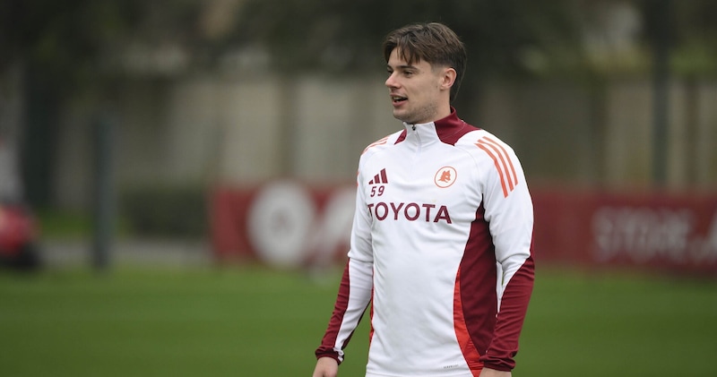 Zalewski ora può lasciare la Roma: l'Inter insiste, ma c'è anche il Marsiglia 1 Zalewski ora può lasciare la Roma: l'Inter insiste, ma c'è anche il Marsiglia