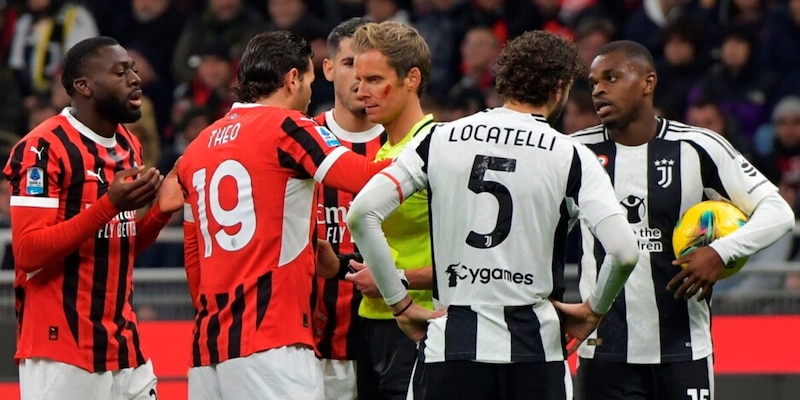Napoli-Juve all'arbitro Chiffi: il dato sui precedenti e gli episodi clamorosi 1 Napoli-Juve all'arbitro Chiffi: il dato sui precedenti e gli episodi clamorosi
