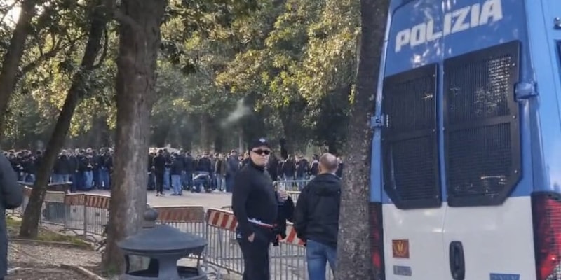 Roma-Eintracht, massima allerta: i tifosi tedeschi sono a Villa Borghese, il piano 1 Roma-Eintracht, massima allerta: i tifosi tedeschi sono a Villa Borghese, il piano