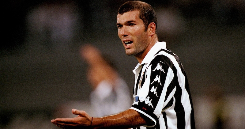 "Zidane? E chi è? Non vale neanche la B": il rifiuto che cambiò la storia Juve 1 "Zidane? E chi è? Non vale neanche la B": il rifiuto che cambiò la storia Juve