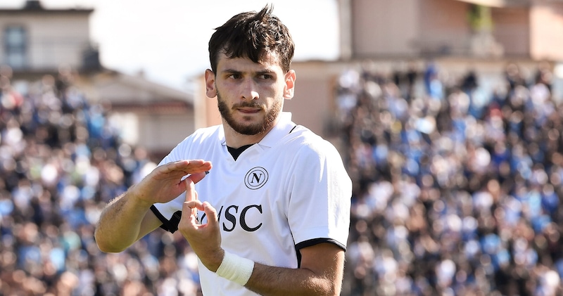 Kvaratskhelia al Psg, è fatta: in partenza da Napoli per Parigi, il piano del volo privato 1 Kvaratskhelia al Psg, è fatta: in partenza da Napoli per Parigi, il piano del volo privato