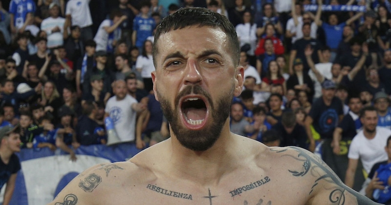 Ciccio Caputo si ritira, l'emozionante annuncio: "Non è un addio ma un nuovo inizio" 1 Ciccio Caputo si ritira, l'emozionante annuncio: "Non è un addio ma un nuovo inizio"