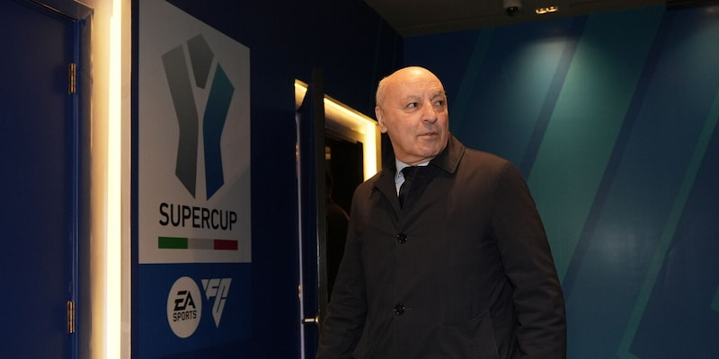 Marotta e la maglia con le due stelle a Ibrahimovic: "Una cosa simpatica" 1 Marotta e la maglia con le due stelle a Ibrahimovic: "Una cosa simpatica"
