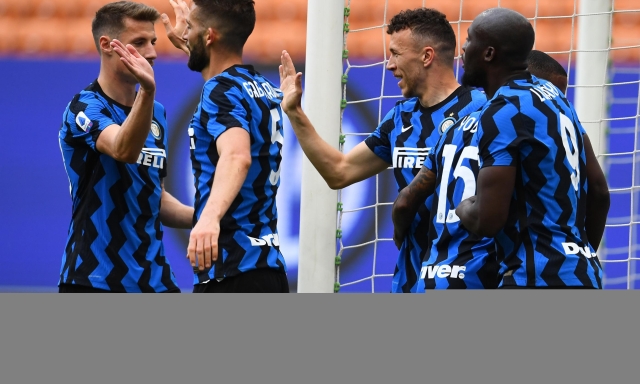 San Siro vuoto, Perisic faceva gol: strano ma vero, dopo 1300 giorni Inter in campo domenica alle 15 1 San Siro vuoto, Perisic faceva gol: strano ma vero, dopo 1300 giorni Inter in campo domenica alle 15
