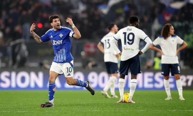 Lazio, compleanno rovinato: Baroni resta in dieci, Cutrone regala un punto al Como 1 Lazio, compleanno rovinato: Baroni resta in dieci, Cutrone regala un punto al Como