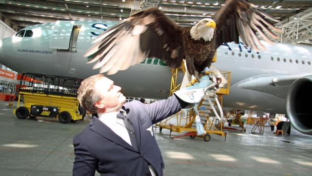 Lazio, casting per il nuovo falconiere: in vantaggio Monica, giovane tifosa biancoceleste 1 Lazio, casting per il nuovo falconiere: in vantaggio Monica, giovane tifosa biancoceleste