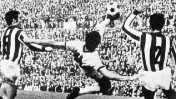 Un anno senza Gigi Riva: la poesia e la potenza del suo gol più bello 1 Un anno senza Gigi Riva: la poesia e la potenza del suo gol più bello
