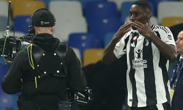 Vlahovic chi? Kolo Muani tocca 6 palloni e poi segna al Napoli: si è già preso la Juve 1 Vlahovic chi? Kolo Muani tocca 6 palloni e poi segna al Napoli: si è già preso la Juve