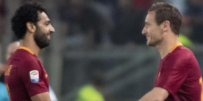 Retroscena Totti e Salah: "Li ho trovati nudi in doccia a palleggiare" 1 Retroscena Totti e Salah: "Li ho trovati nudi in doccia a palleggiare"