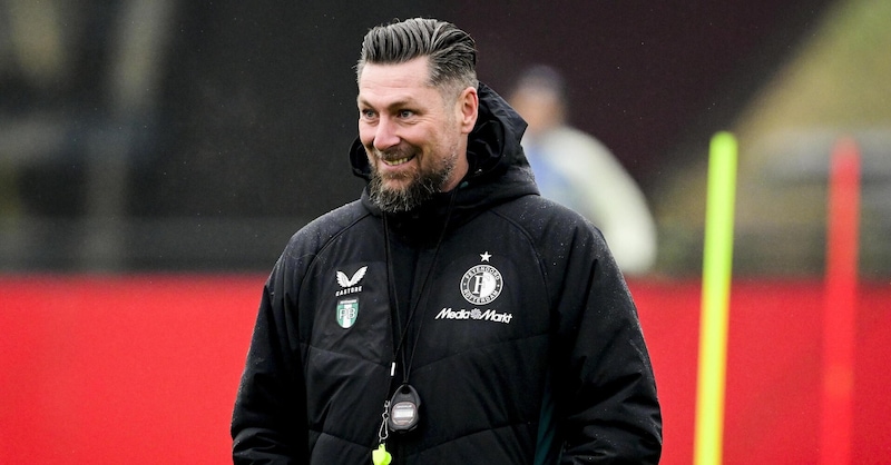 Feyenoord, nominato il nuovo allenatore: ecco chi sarà in panchina contro il Milan 1 Feyenoord, nominato il nuovo allenatore: ecco chi sarà in panchina contro il Milan