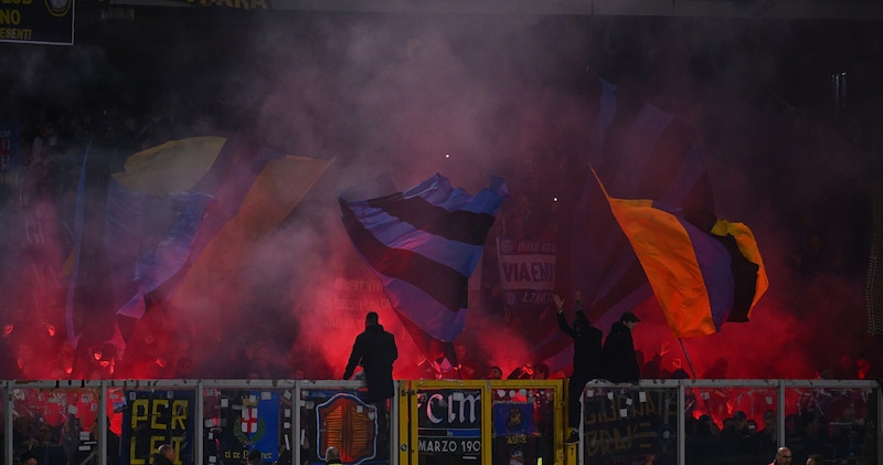 Ordigni esplosivi contro la polizia: Daspo di un anno ai tifosi dell'Inter 1 Ordigni esplosivi contro la polizia: Daspo di un anno ai tifosi dell'Inter