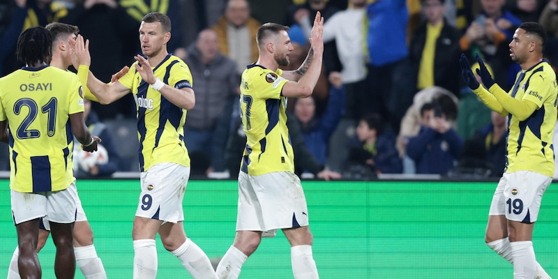 Europa League, Dzeko trascina il Fenerbahce: Mourinho travolge l'Anderlecht 1 Europa League, Dzeko trascina il Fenerbahce: Mourinho travolge l'Anderlecht