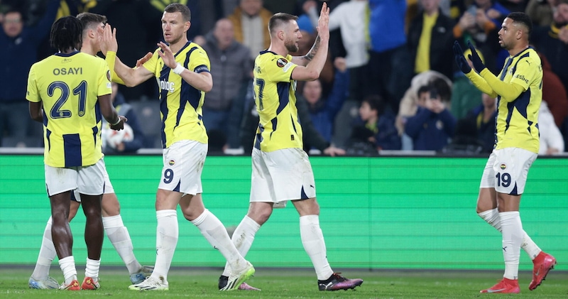 Tris Fenerbahce, Mourinho ipoteca gli ottavi. Fa festa anche l'Ajax di Farioli 1 Tris Fenerbahce, Mourinho ipoteca gli ottavi. Fa festa anche l'Ajax di Farioli