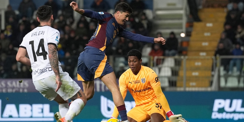 Suzuki superstar contro la Roma: ecco il sogno del portiere del Parma 1 Suzuki superstar contro la Roma: ecco il sogno del portiere del Parma