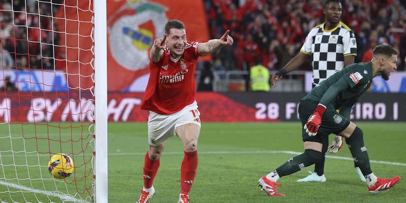 Belotti si sblocca col Benfica: l’ultimo italiano a segnare con quella maglia 10 anni fa gioca nella Roma 1 Belotti si sblocca col Benfica: l’ultimo italiano a segnare con quella maglia 10 anni fa gioca nella Roma