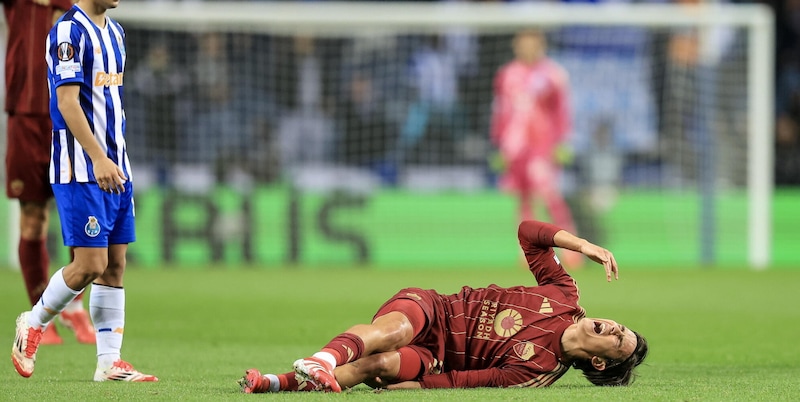 Infortunio Dybala, fuori contro il Porto: Roma in ansia. Le sue condizioni e come si è fatto male 1 Infortunio Dybala, fuori contro il Porto: Roma in ansia. Le sue condizioni e come si è fatto male