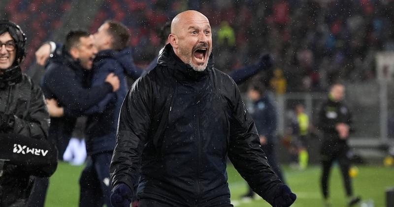 Italiano: "Premiati dopo 5' di black out. I rigoristi, solito giochino..." 1 Italiano: "Premiati dopo 5' di black out. I rigoristi, solito giochino..."