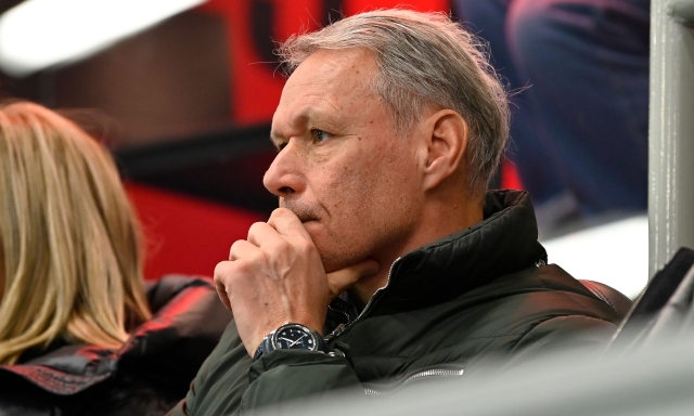 Mitico Van Basten: a 60 anni nuova operazione a quella caviglia che ci ha tolto la magia del suo gioco 1 Mitico Van Basten: a 60 anni nuova operazione a quella caviglia che ci ha tolto la magia del suo gioco