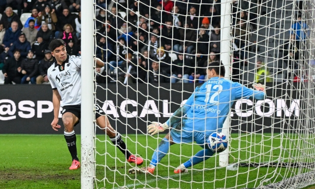 Palermo, beffa clamorosa! Da 2-0 a 2-2, e lo Spezia si salva al 95'. Esultano Cremonese e Cesena 1 Palermo, beffa clamorosa! Da 2-0 a 2-2, e lo Spezia si salva al 95'. Esultano Cremonese e Cesena