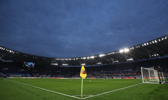 Olimpico, scontro tra ultras del Porto e poliziotti: i tifosi portati fuori dallo stadio 1 Olimpico, scontro tra ultras del Porto e poliziotti: i tifosi portati fuori dallo stadio