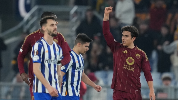 Dybala, doppietta da impazzire: la Roma batte il Porto e va agli ottavi. Ora la Lazio o l'Athletic 1 Dybala, doppietta da impazzire: la Roma batte il Porto e va agli ottavi. Ora la Lazio o l'Athletic