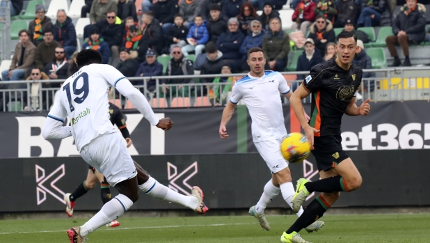 Dia sbaglia, la Lazio delude: Baroni stecca a Venezia e fa un regalo alla Juve 1 Dia sbaglia, la Lazio delude: Baroni stecca a Venezia e fa un regalo alla Juve