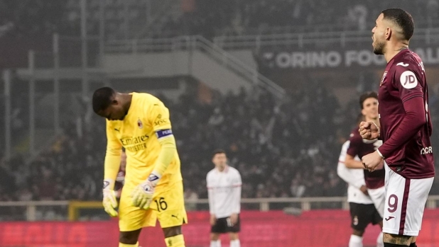 Maignan, ma cosa fai? Rinvia addosso a Thiaw e causa l'autogol: è un 2025 da incubo 1 Maignan, ma cosa fai? Rinvia addosso a Thiaw e causa l'autogol: è un 2025 da incubo