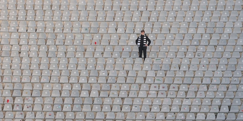 Sprofondo Juve a Firenze, nel settore ospiti c'è un solo tifoso: la foto fa il giro del web 1 Sprofondo Juve a Firenze, nel settore ospiti c'è un solo tifoso: la foto fa il giro del web